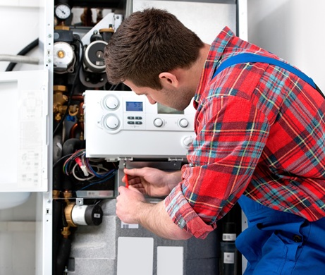 SHK Servicetechniker bei Heizungswartung in Ratingen